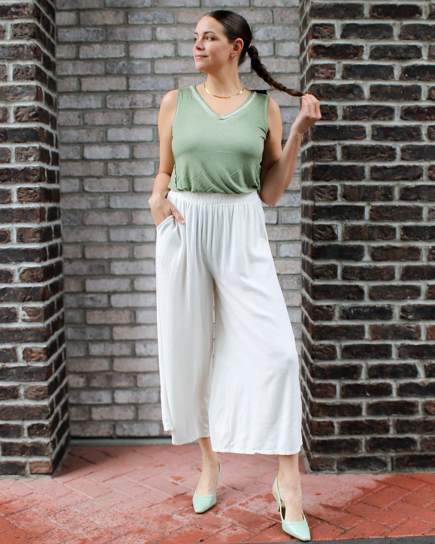 Vivy Cropped Linen Pants