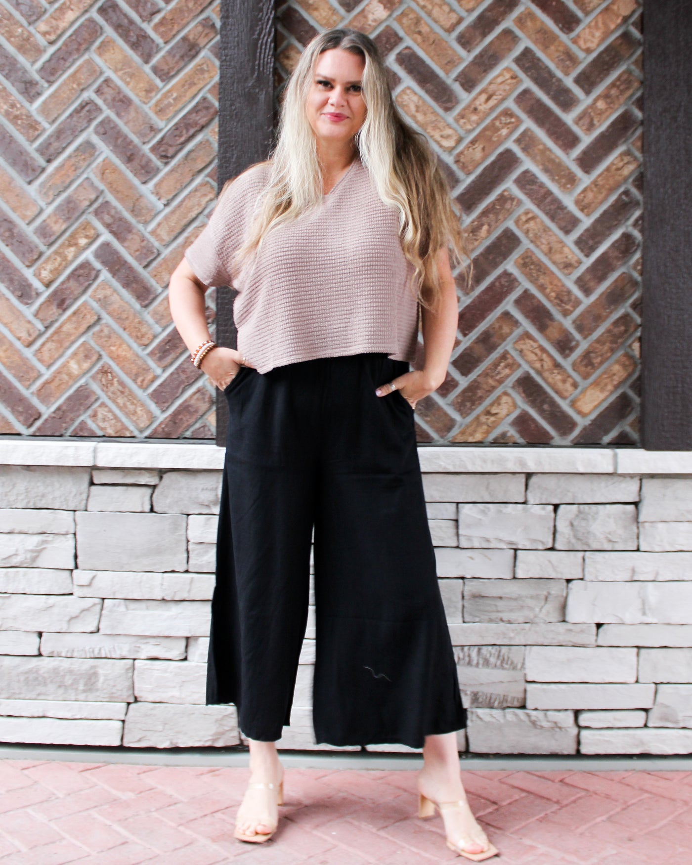 Vivy Cropped Linen Pants